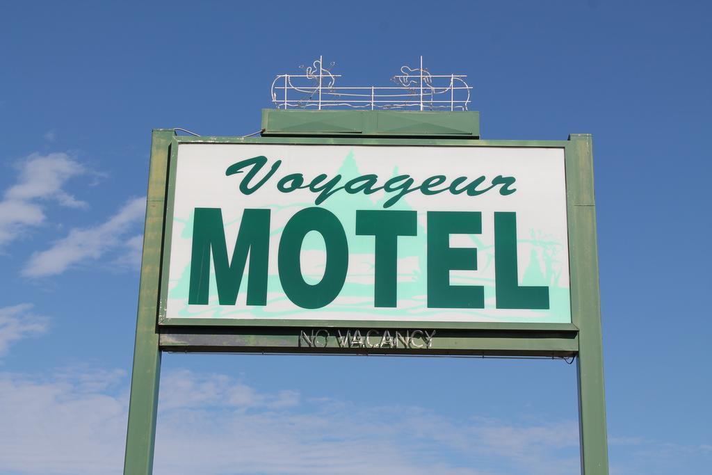 Voyageur Motel Rocky Mountain House Esterno foto